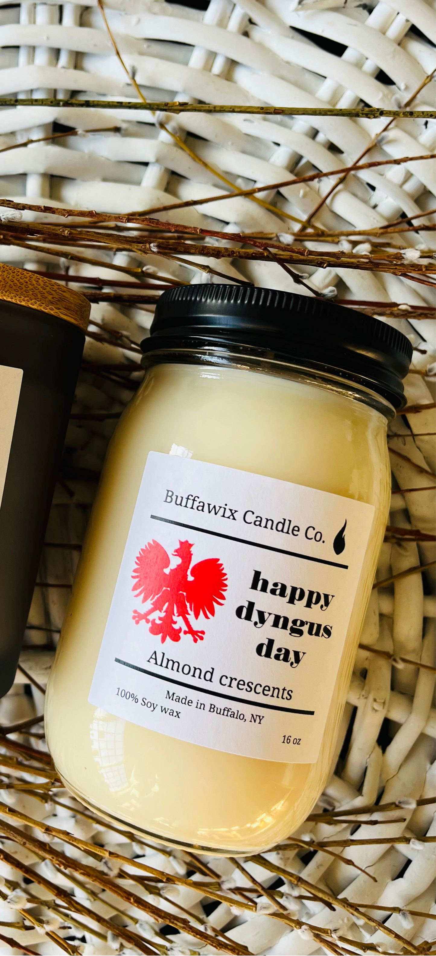 16oz Dyngus day almond crescents pure soy candle